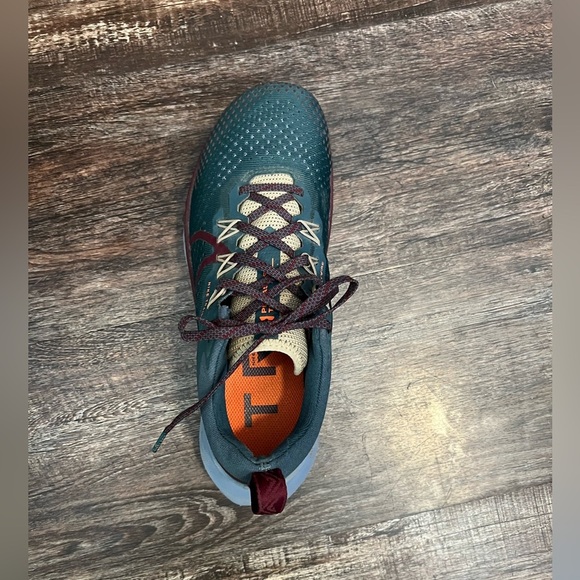 Nike Green and Burgundy Athletic Shoes - Picture 4 of 4